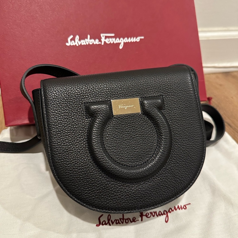 SALVATORE FERRAGAMO - Black Calfskin Gancini City Crossbody Bag. NWT
